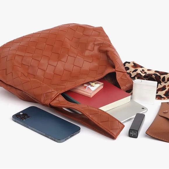 VIANZE 
Wrist Bag Knot Bag Portable Purse Soft PU Leather. New!! - Picture 3 of 8